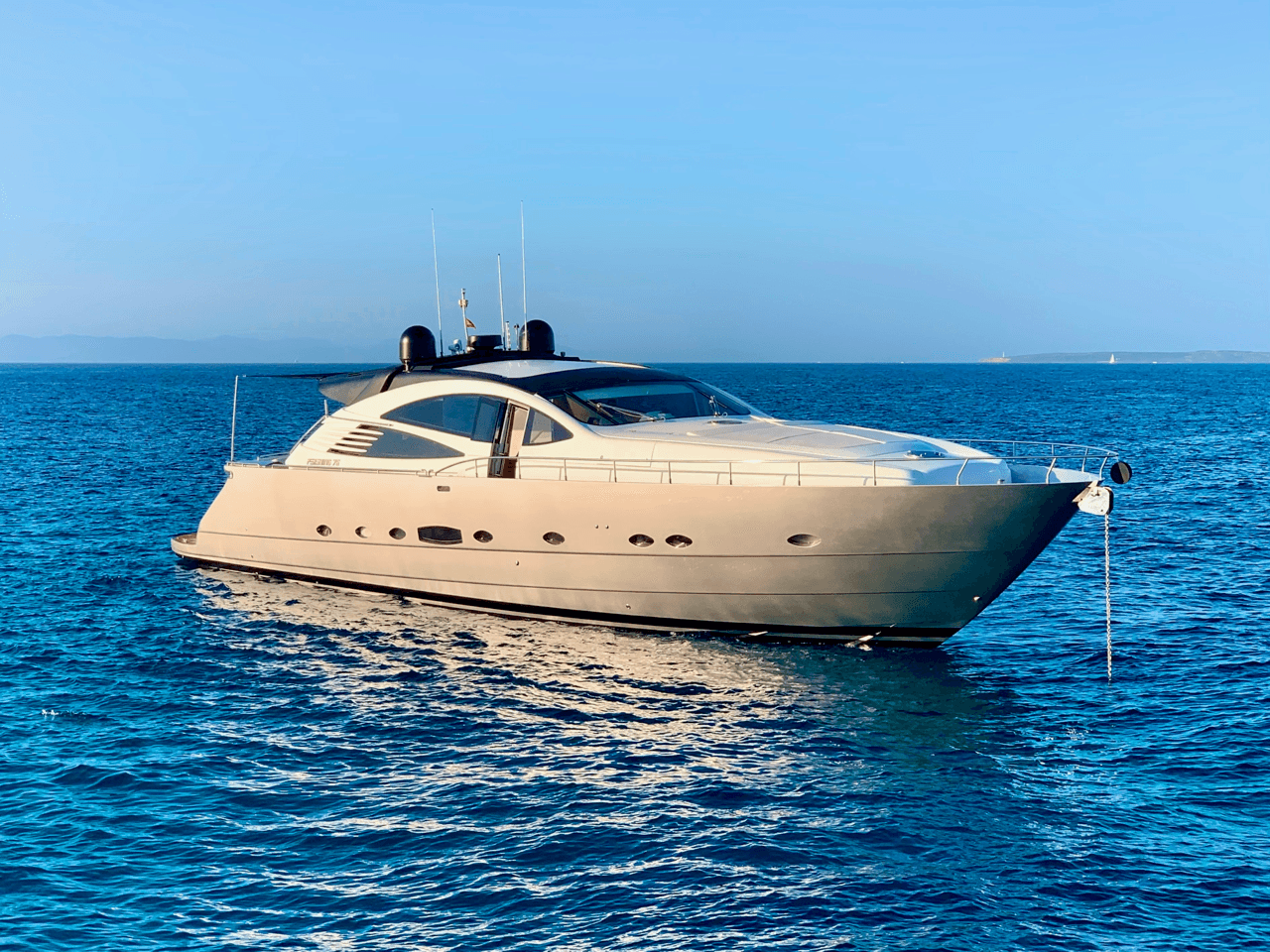 2005 Pershing 76