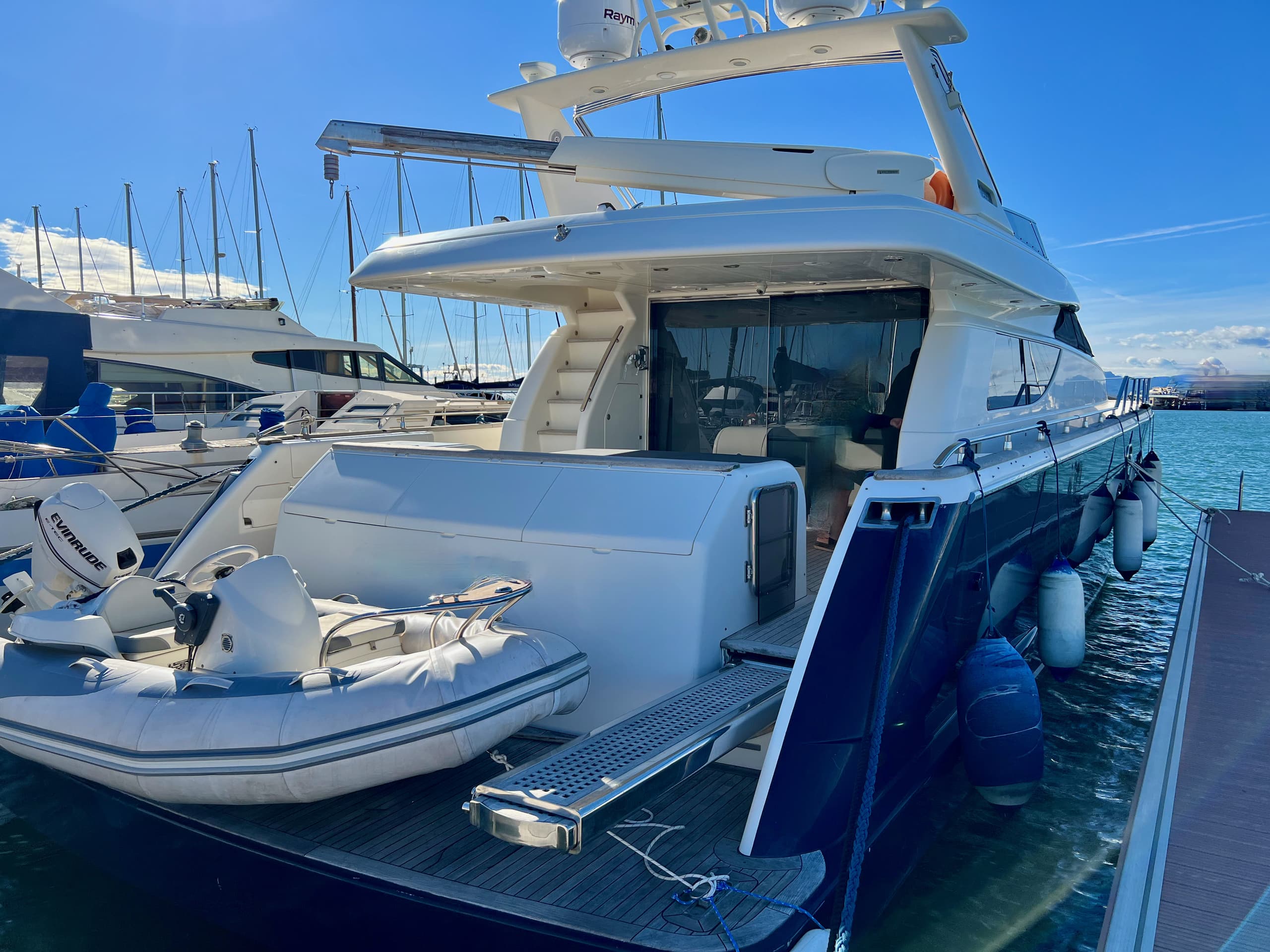 2002 UNIESSE 72 MY — photo 2