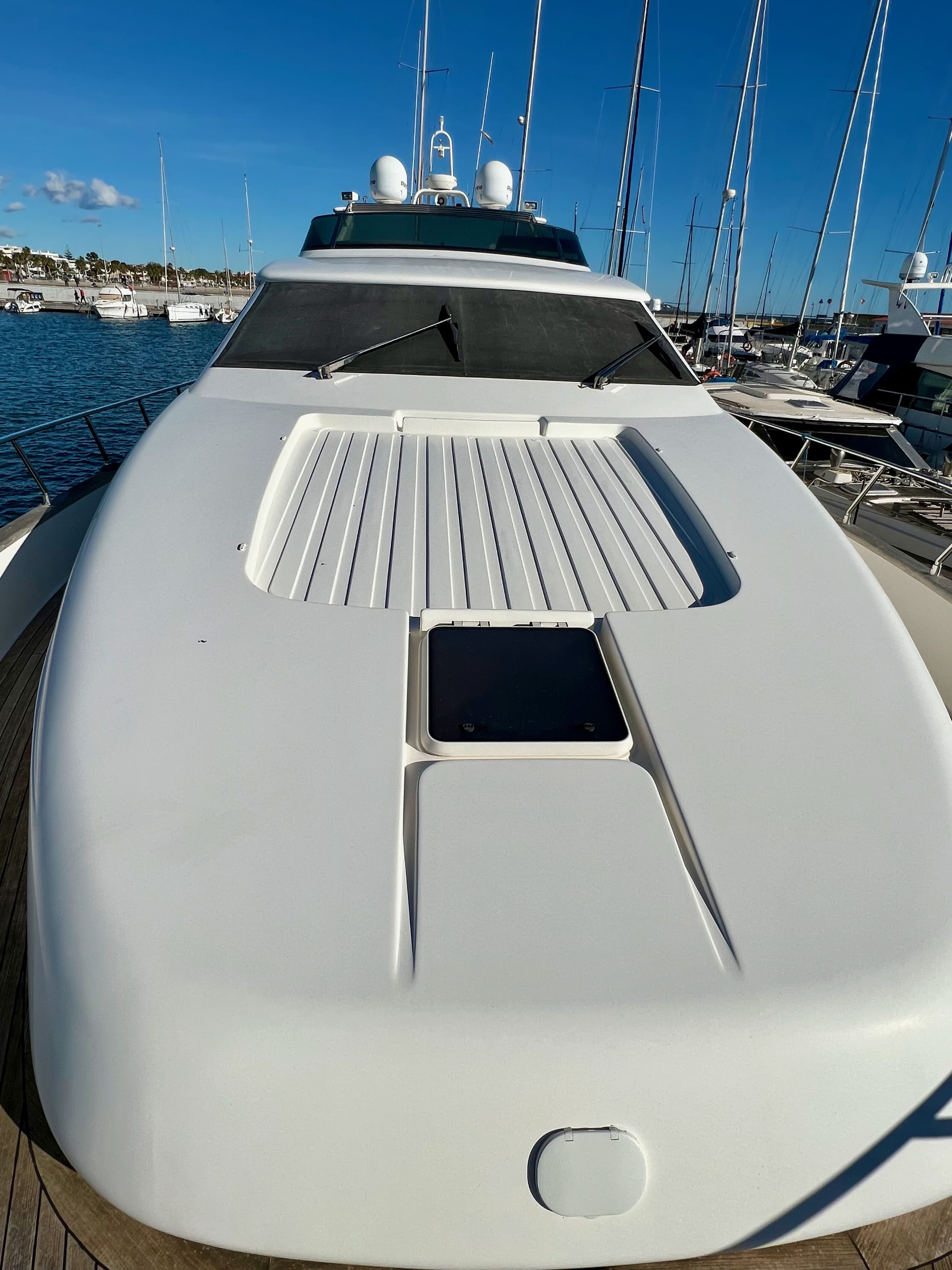 2002 UNIESSE 72 MY — photo 4