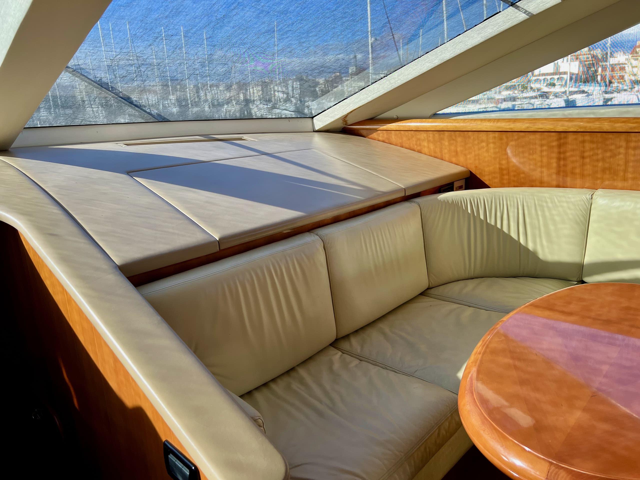2002 UNIESSE 72 MY — photo 6